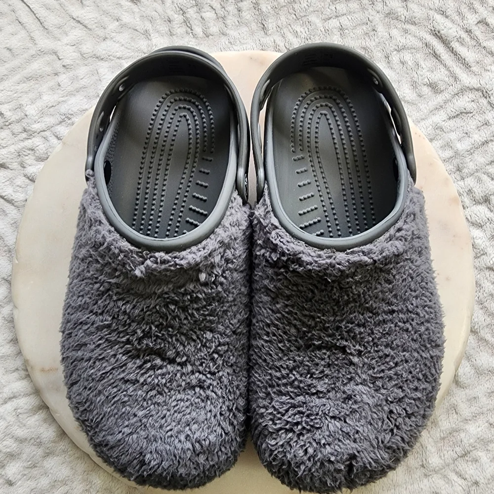 Crocs Classic Fuzz Mania Unisex Faux Fur Clogs Size Men's 9 Women's 11 Grey - Picture 8 of 11